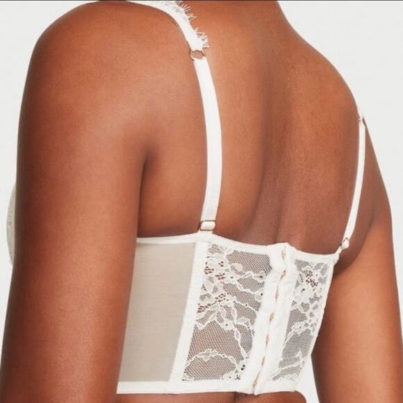 Victoria's Secret Corset Top
Dream Angels Off-White Lace
NWT M-DD - Picture 2 of 7
